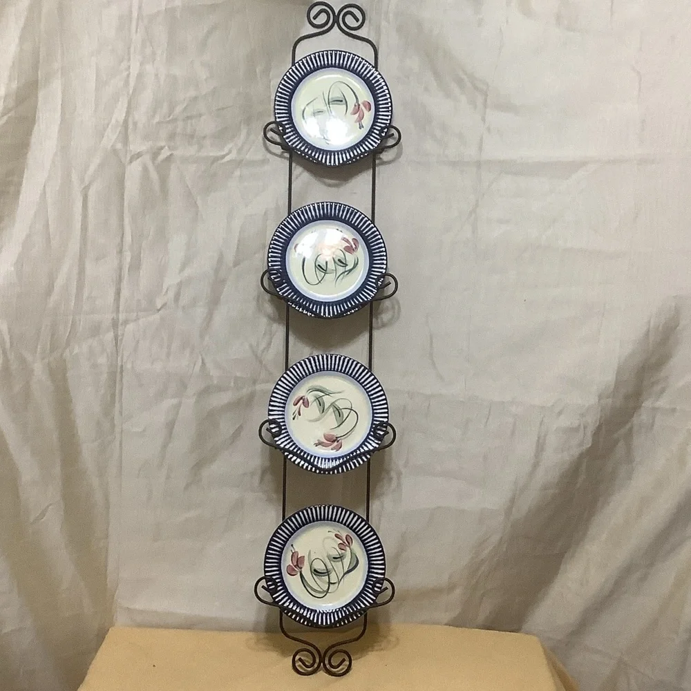 Wall-Mount Decorative Metal Plates Rack in Black